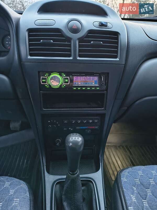 Седан Nissan Almera 2007 в Горишних Плавнях