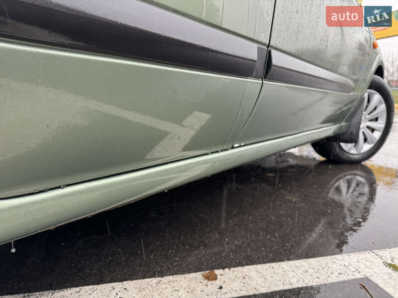 Седан Nissan Almera 2004 в Києві