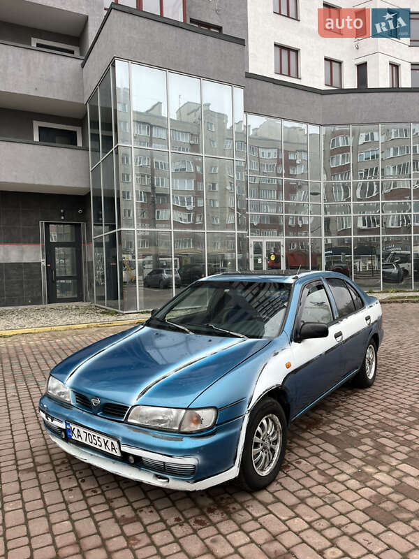 Седан Nissan Almera 1996 в Ивано-Франковске