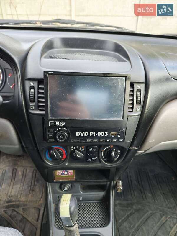 Седан Nissan Almera 2003 в Ананьеве