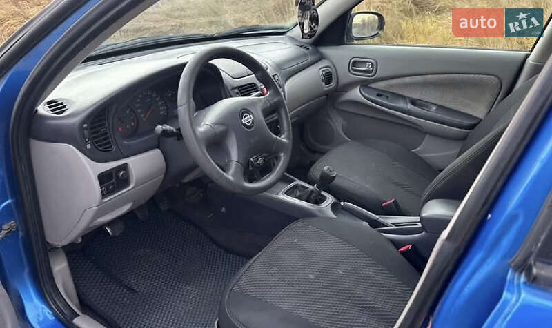 Седан Nissan Almera 2002 в Киеве