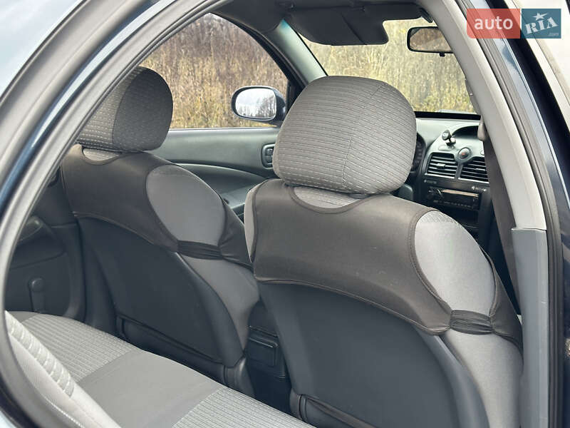 Седан Nissan Almera 2006 в Мене