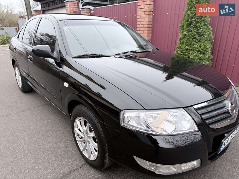 Седан Nissan Almera 2010 в Киеве