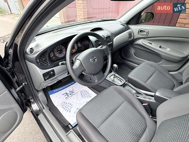 Седан Nissan Almera 2010 в Киеве