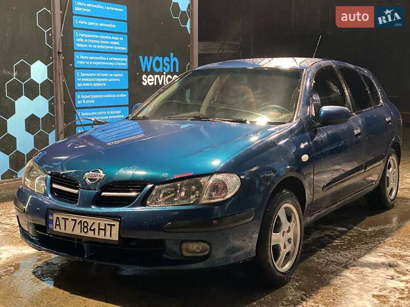 Хэтчбек Nissan Almera 2000 в Надворной