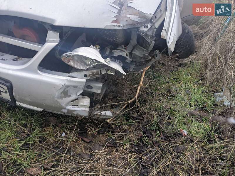 Седан Nissan Almera 2000 в Херсоне