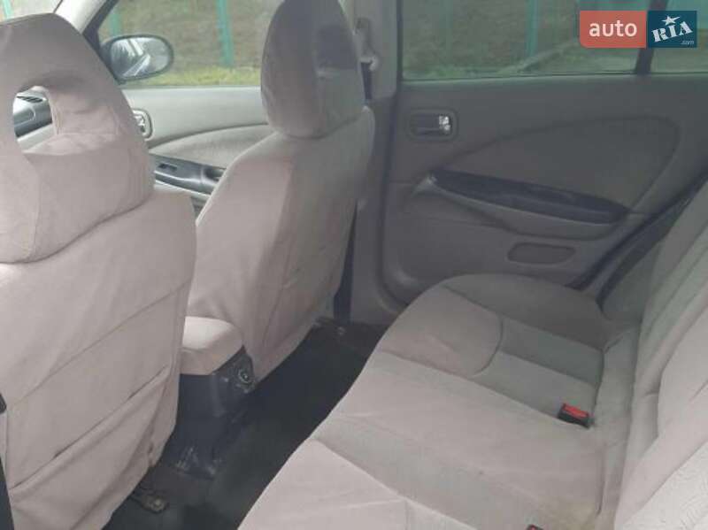 Хэтчбек Nissan Almera 2000 в Стримбе