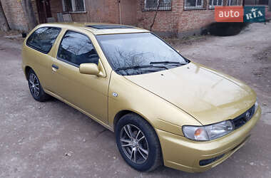Хетчбек Nissan Almera 1996 в Дніпрі