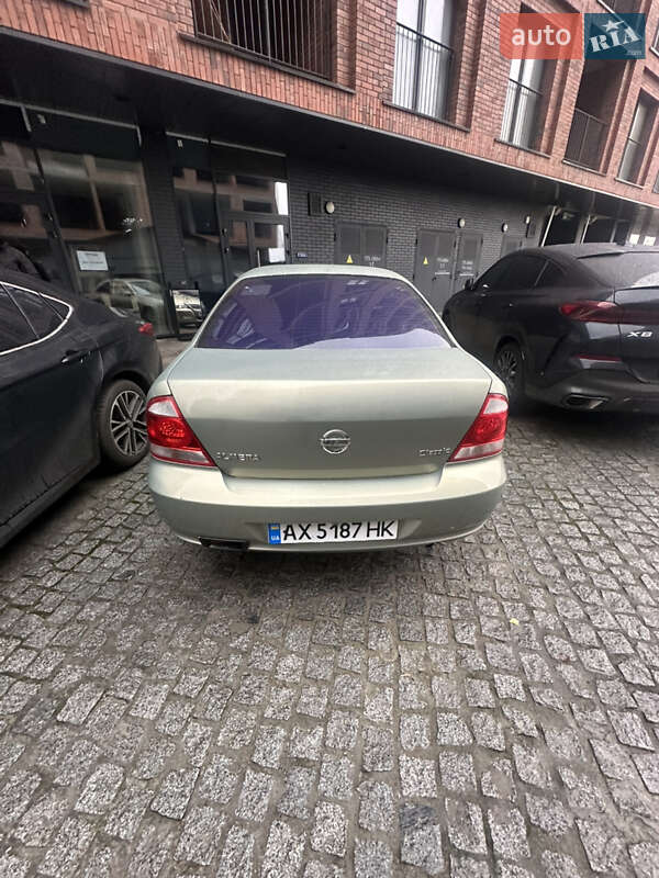 Седан Nissan Almera 2011 в Киеве