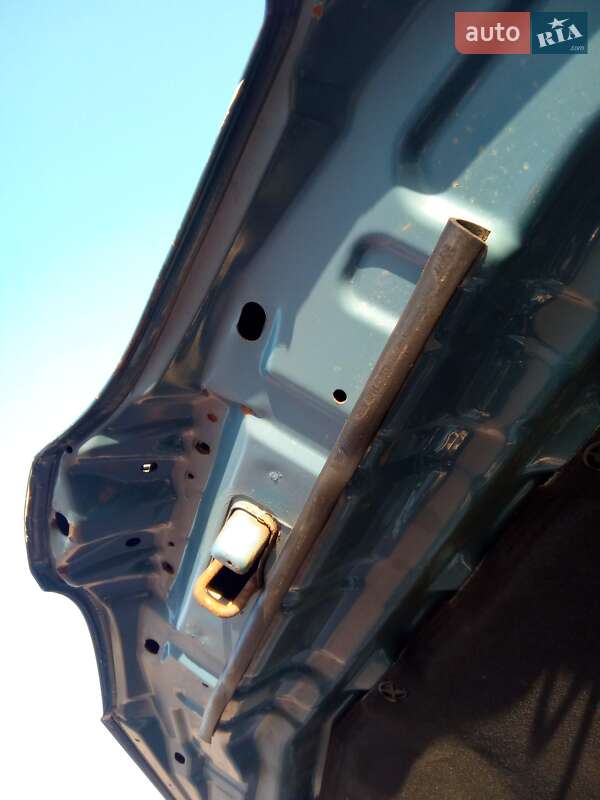 Седан Nissan Almera 2003 в Прилуках