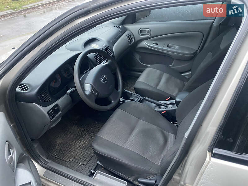 Седан Nissan Almera 2012 в Києві