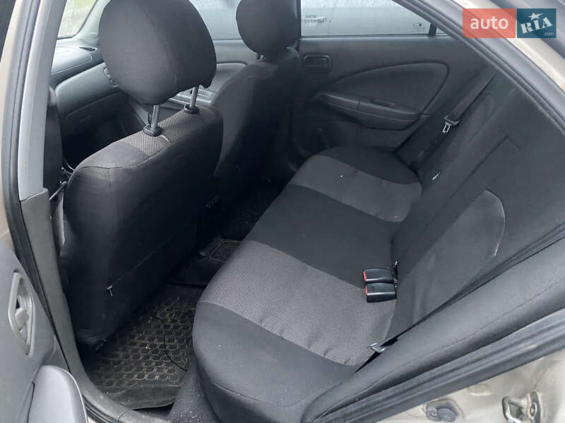 Седан Nissan Almera 2012 в Києві