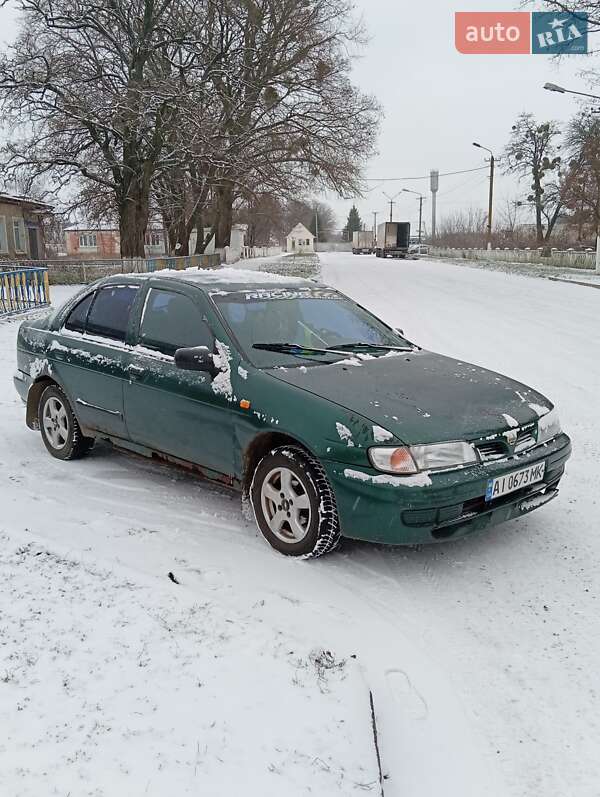 Седан Nissan Almera 1996 в Березані