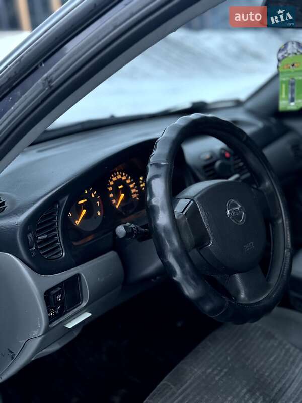 Седан Nissan Almera 2011 в Кропивницькому