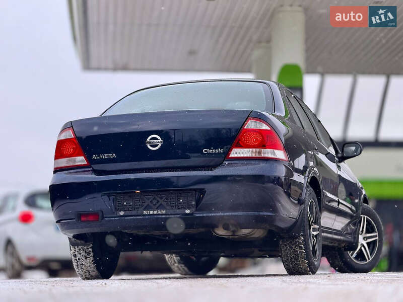 Седан Nissan Almera 2012 в Дрогобыче