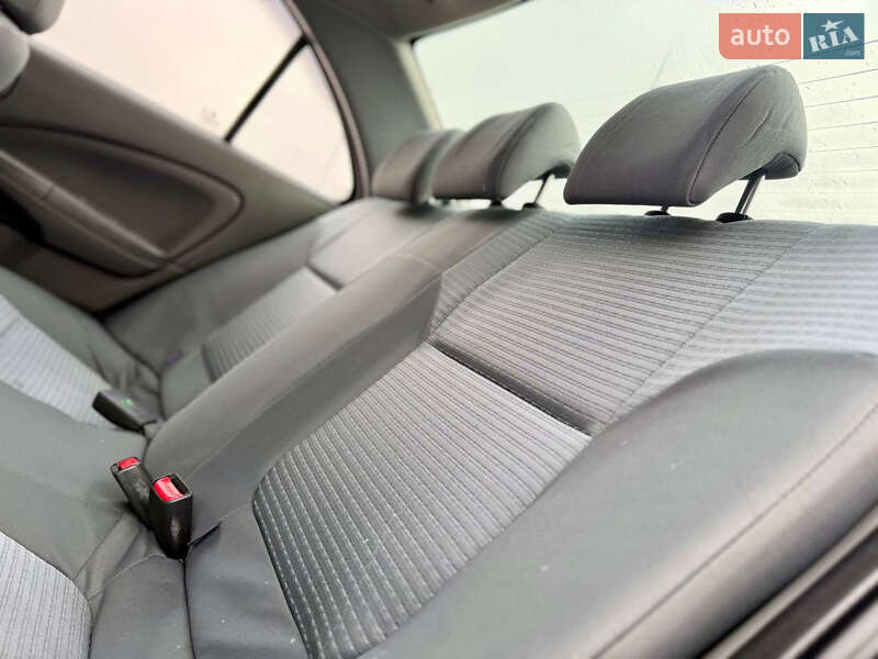 Седан Nissan Almera 2012 в Дрогобыче