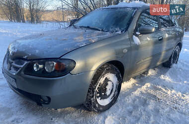 Хэтчбек Nissan Almera 2005 в Тростянце