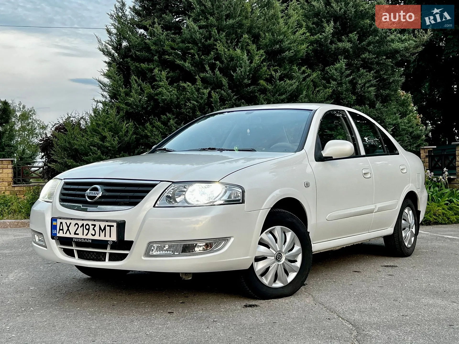 2012 Nissan Almera - фото 1