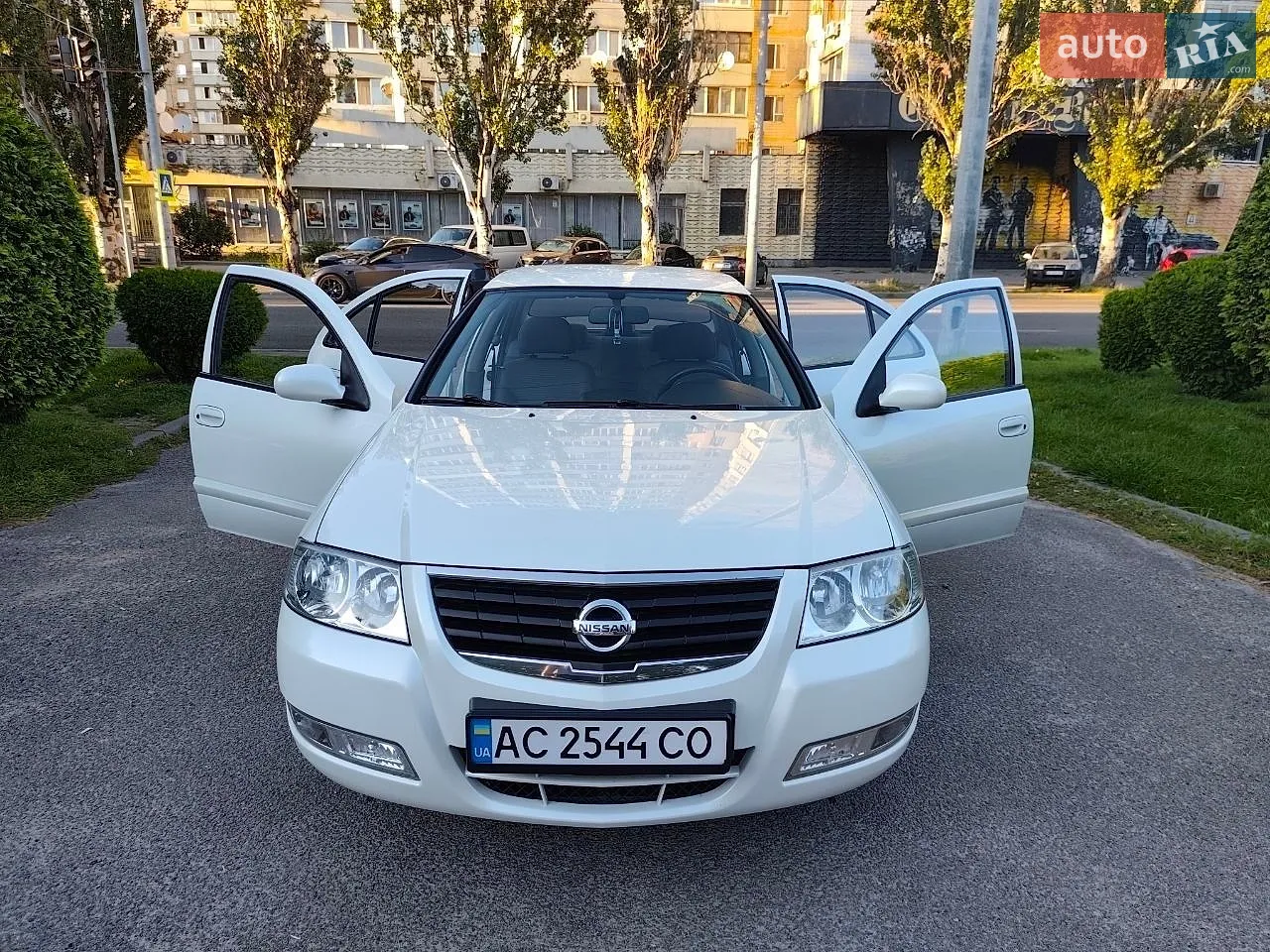2012 Nissan Almera - фото 1