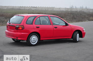 Хэтчбек Nissan Almera 1996 в 