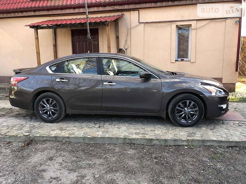 Седан Nissan Altima 2015 в Василькове