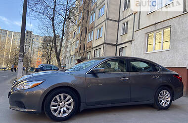 Седан Nissan Altima 2016 в Ровно