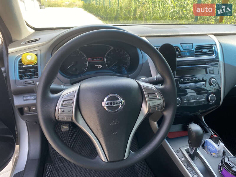 Седан Nissan Altima 2015 в Ивано-Франковске