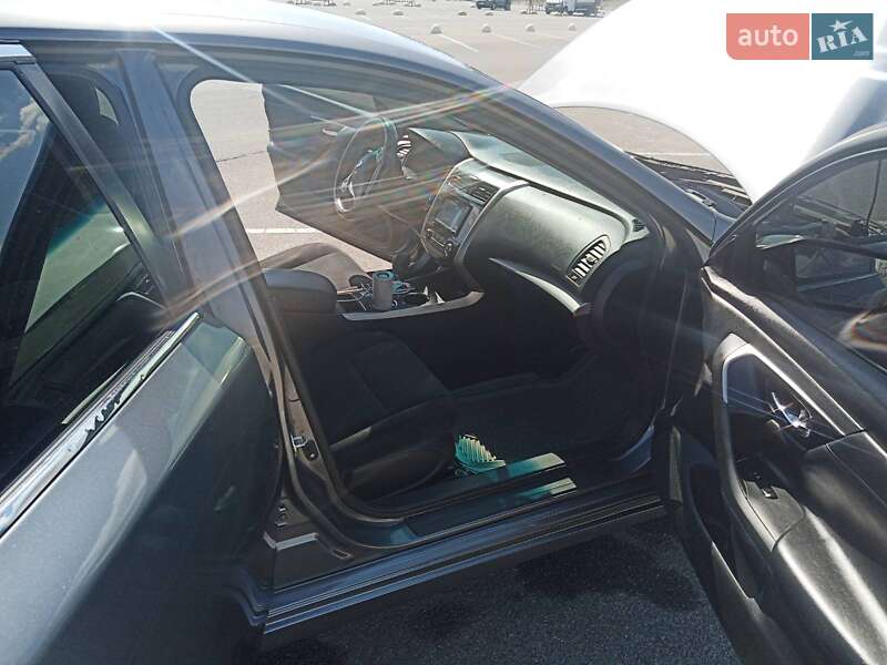 Седан Nissan Altima 2015 в Києві