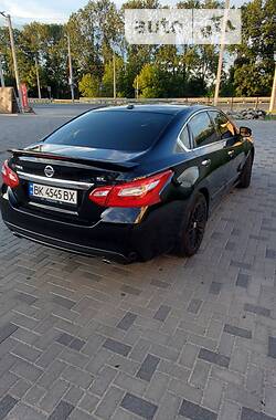 Седан Nissan Altima 2016 в Ровно