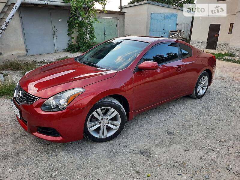Купе Nissan Altima 2013 в Чорткові
