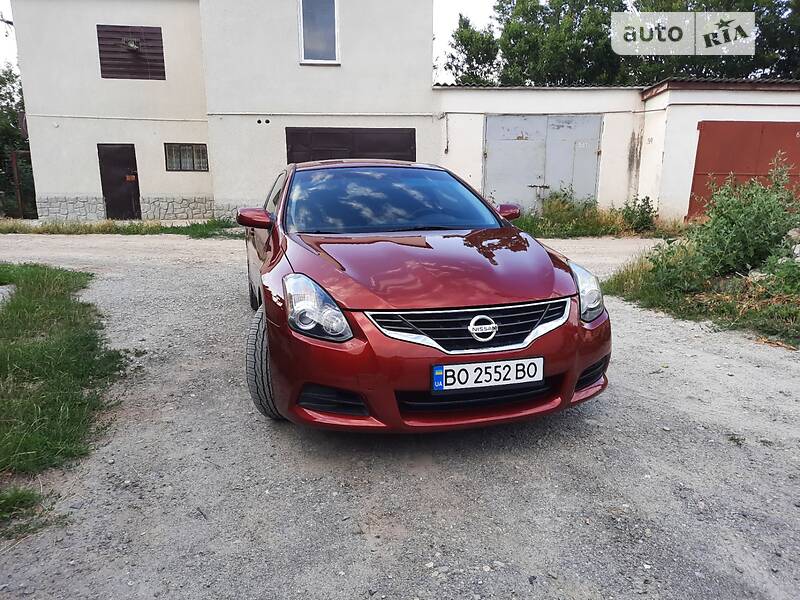 Купе Nissan Altima 2013 в Чорткові