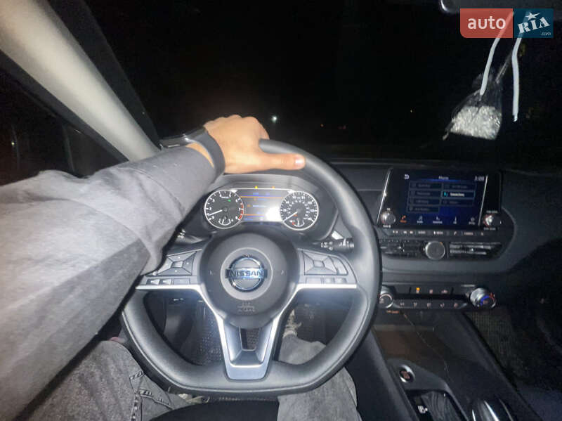 Седан Nissan Altima 2019 в Виноградові