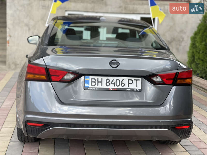 Седан Nissan Altima 2019 в Виноградові