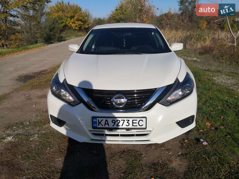 Седан Nissan Altima 2016 в Жовтих Водах