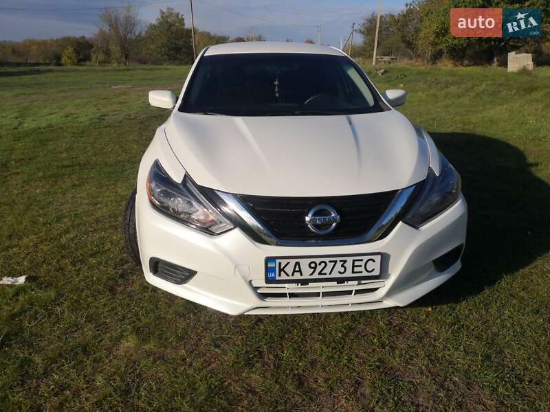 Седан Nissan Altima 2016 в Жовтих Водах