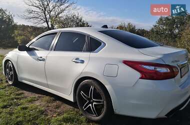 Седан Nissan Altima 2016 в 