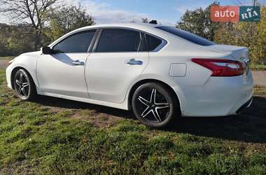 Седан Nissan Altima 2016 в 