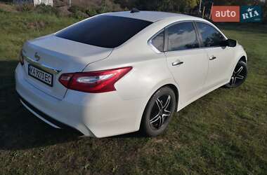 Седан Nissan Altima 2016 в 