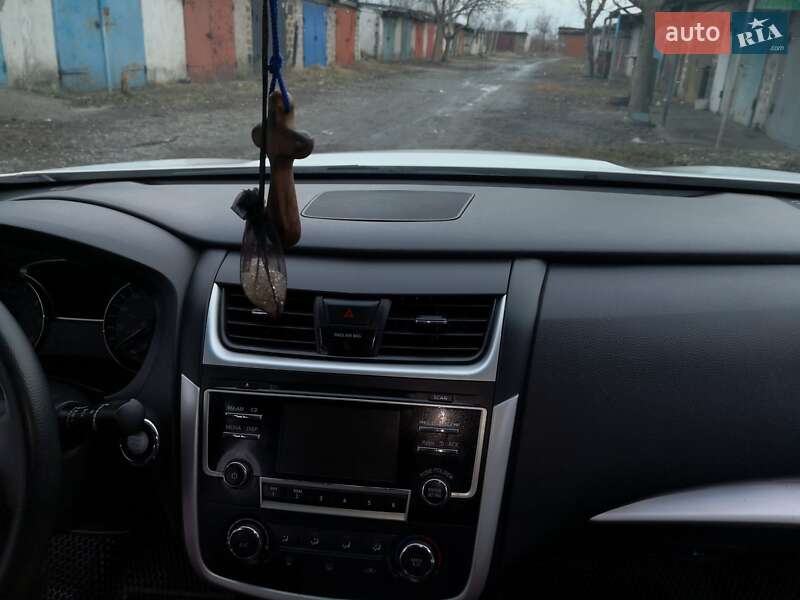 Седан Nissan Altima 2016 в Жовтих Водах