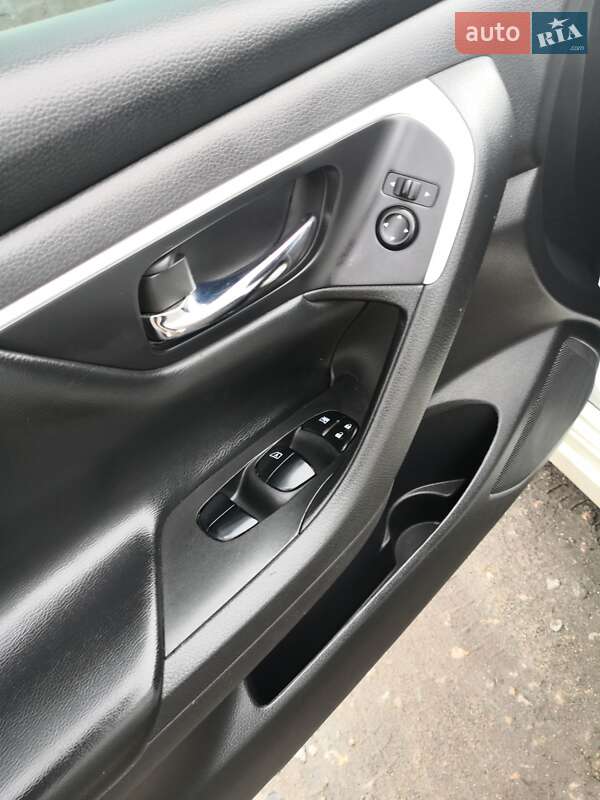 Седан Nissan Altima 2016 в Жовтих Водах