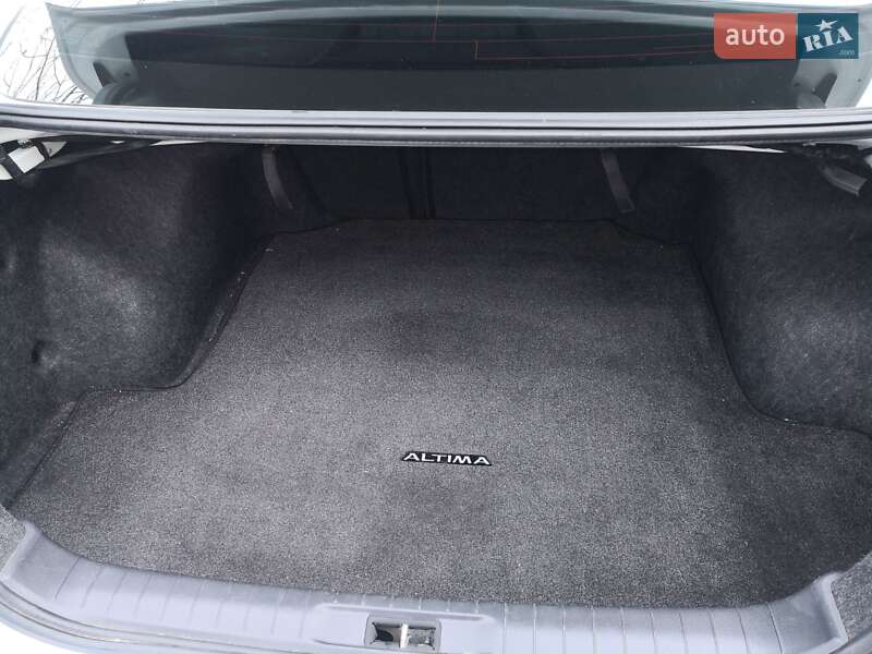 Седан Nissan Altima 2016 в Жовтих Водах