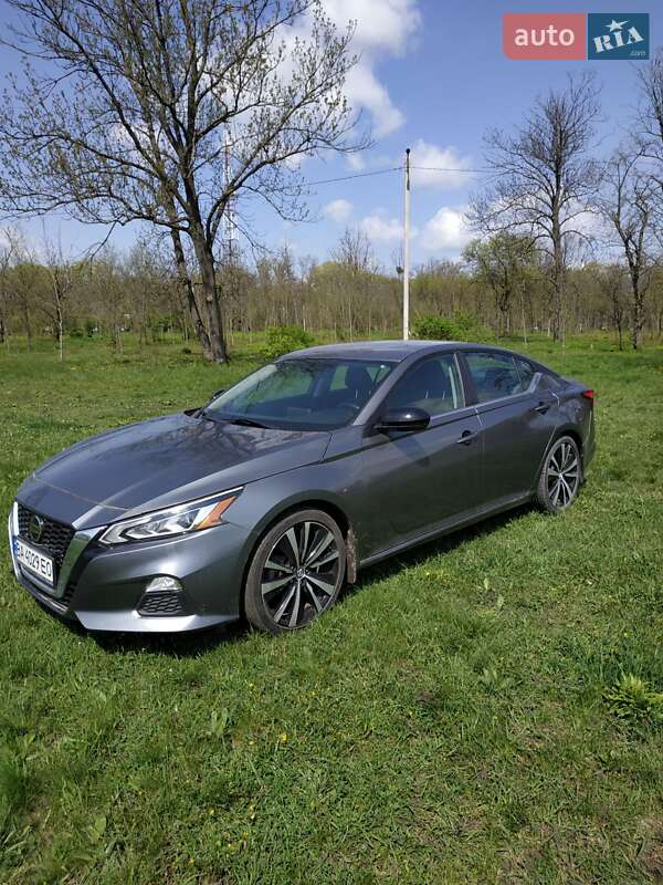 Седан Nissan Altima 2018 в Киеве