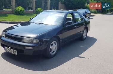 Седан Nissan Altima 1993 в Луцке
