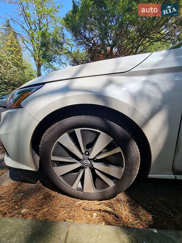 Седан Nissan Altima 2019 в Ровно