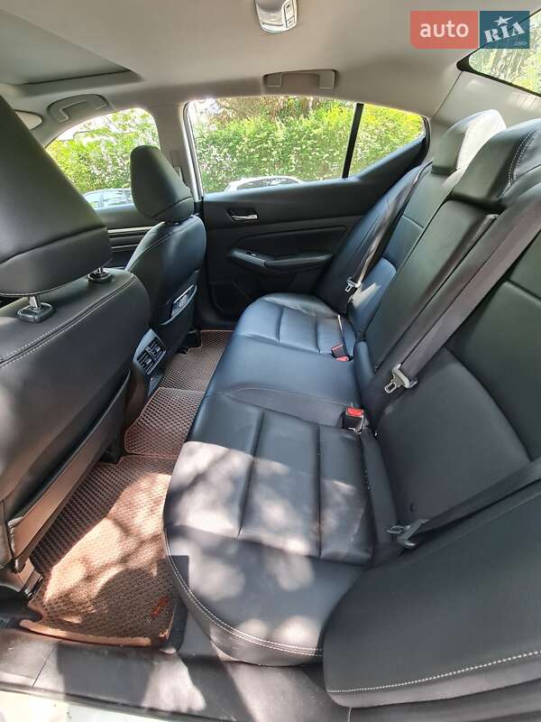 Седан Nissan Altima 2019 в Ровно