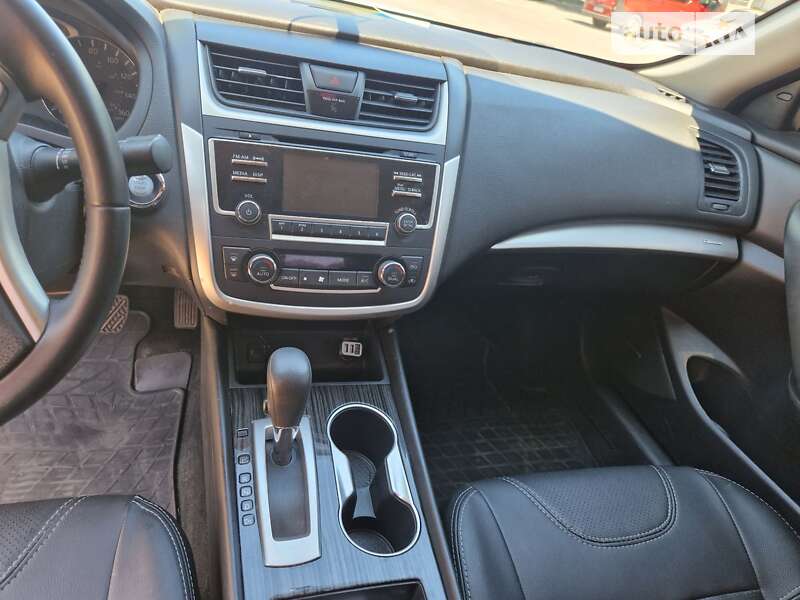 Седан Nissan Altima 2016 в Черкасах