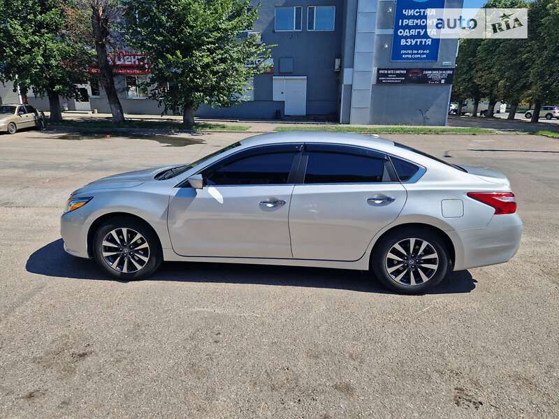 Седан Nissan Altima 2016 в Черкасах