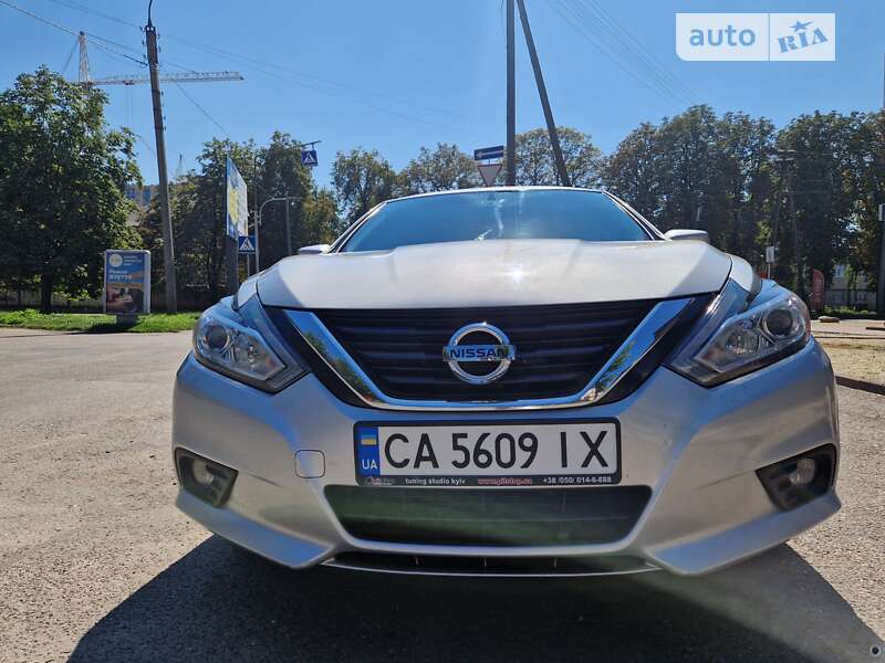 Седан Nissan Altima 2016 в Черкасах