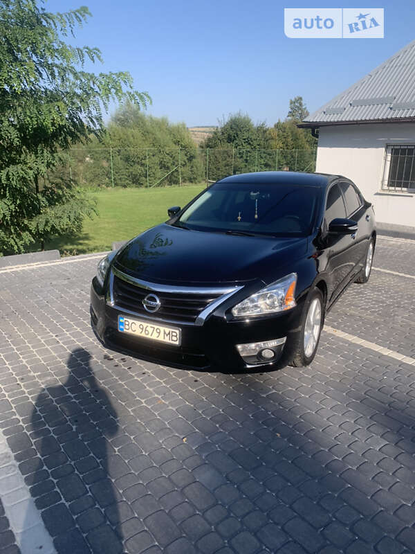 Седан Nissan Altima 2015 в Львові