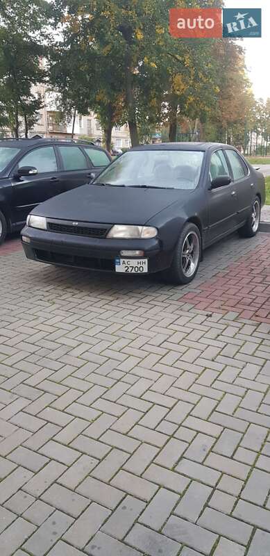 Седан Nissan Altima 1993 в Луцьку